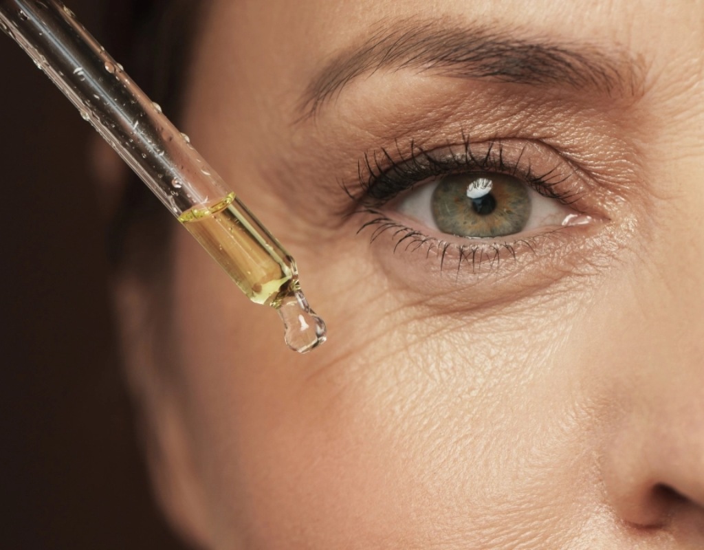 سرم ضد چروک صورت و جوانساز